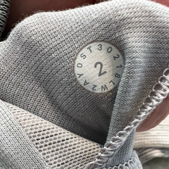 Lululemon - Picture 3 of 3